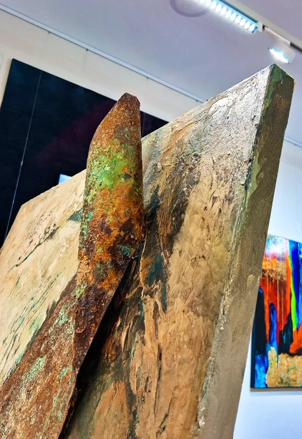 Between Iron and Earth - detail photo